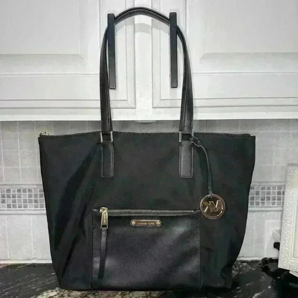 Michael Kors Ariana Large Nylon ToteShoulder Bag with Leather Handles Black! - Picture 5 of 10